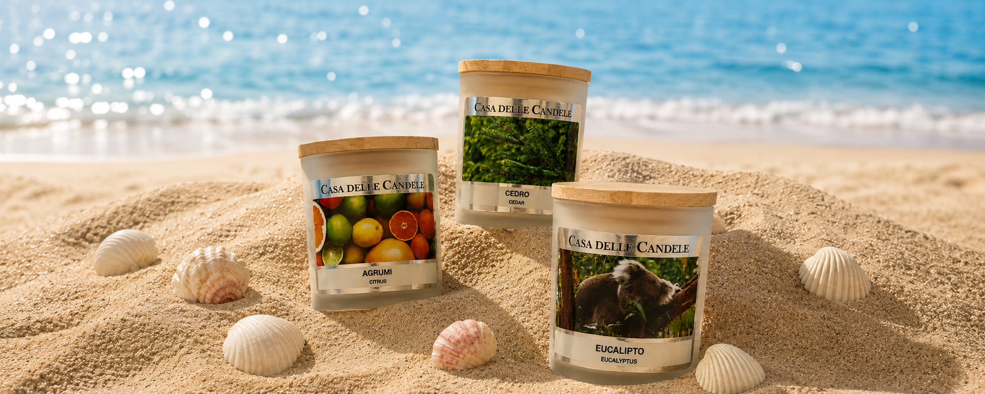 candele sulla spiaggia con sfondo il mare