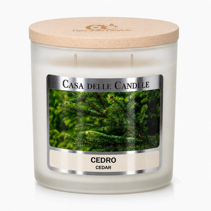 candela in cera di soia cedro 430g primo piano