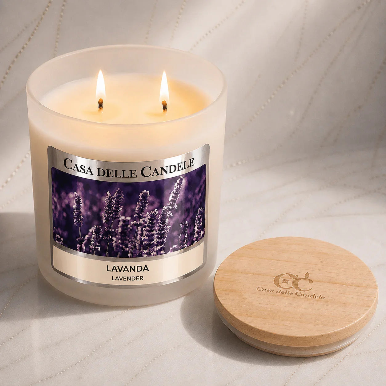 candela in cera di soia lavanda 430g accesa atmosfera rilassante 