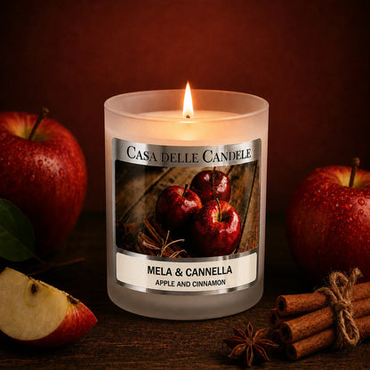 candela in cera di soia mela e cannella con mele e spezie